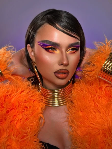 Editorial μακιγιάζ με έντονες μωβ και πορτοκαλί σκιές και glossy χείλη – Online Μαθήματα Μακιγιάζ & Beauty Courses από την Άννα Μπαλαντίνου